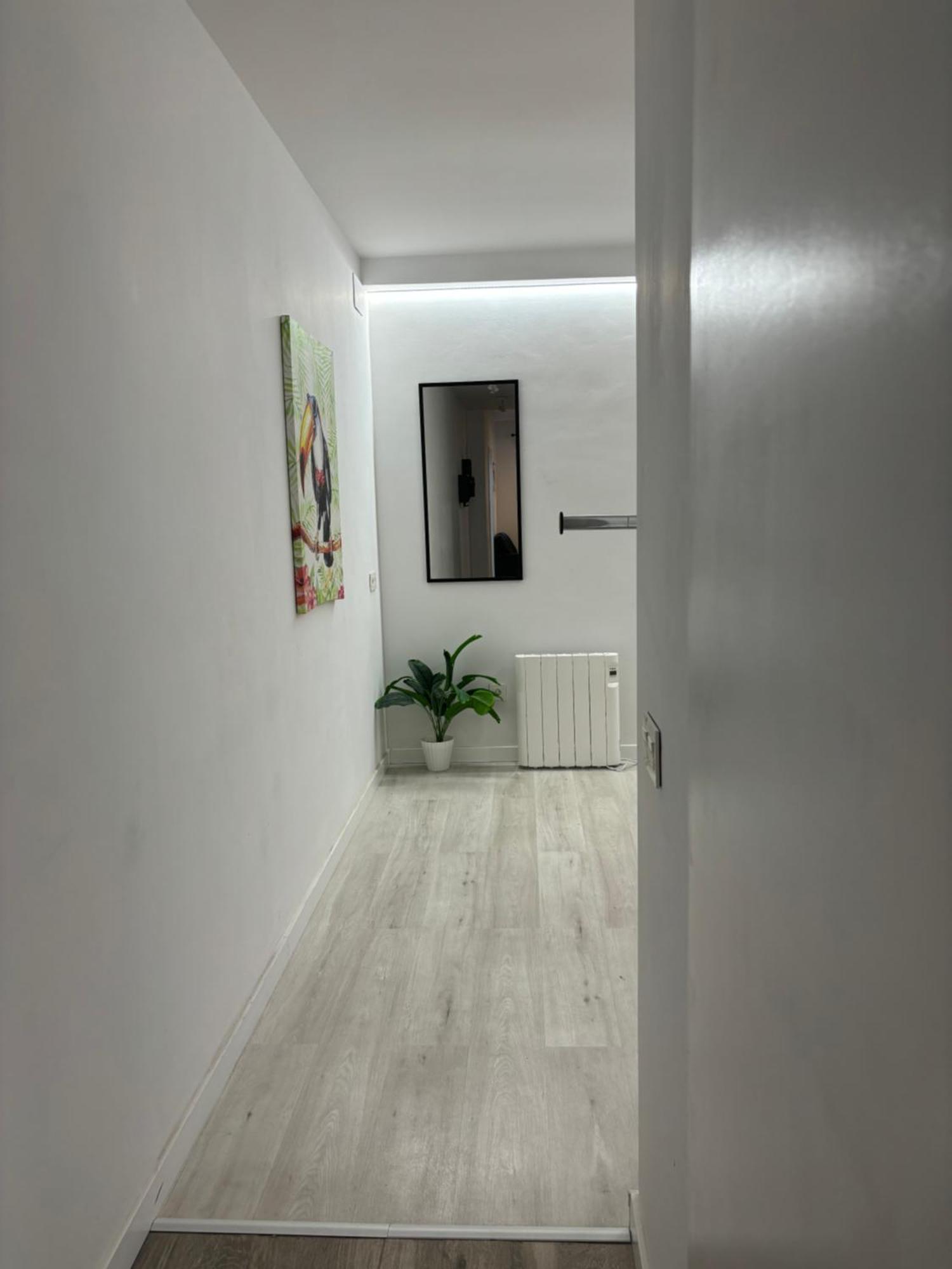 Apartamento Blanco Y Negro En El Centro Alicante Ngoại thất bức ảnh