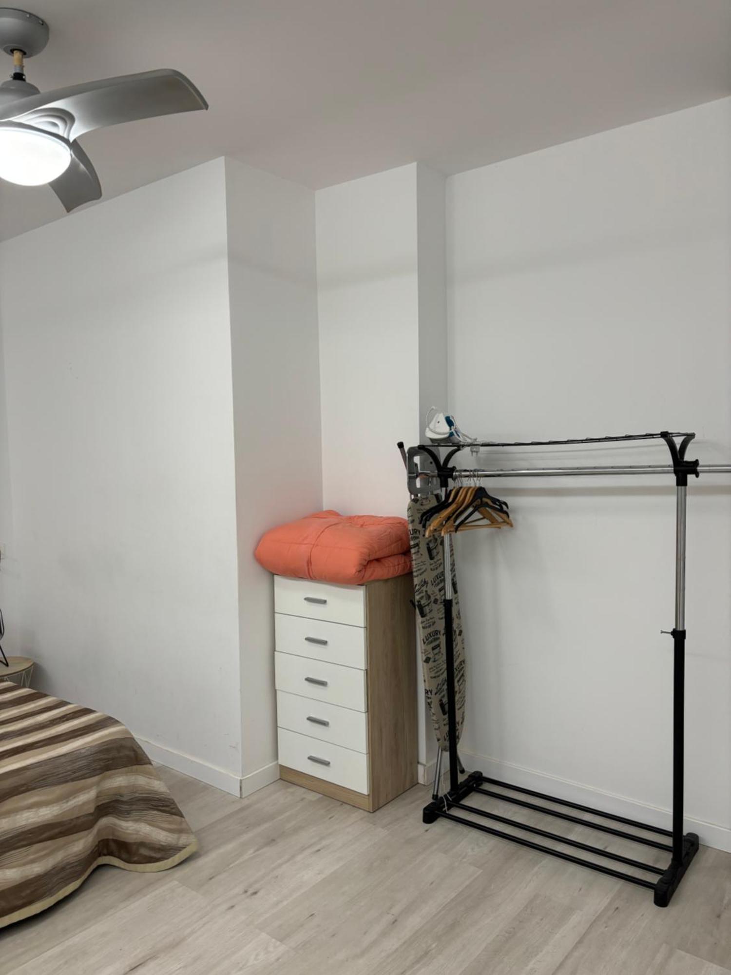 Apartamento Blanco Y Negro En El Centro Alicante Ngoại thất bức ảnh