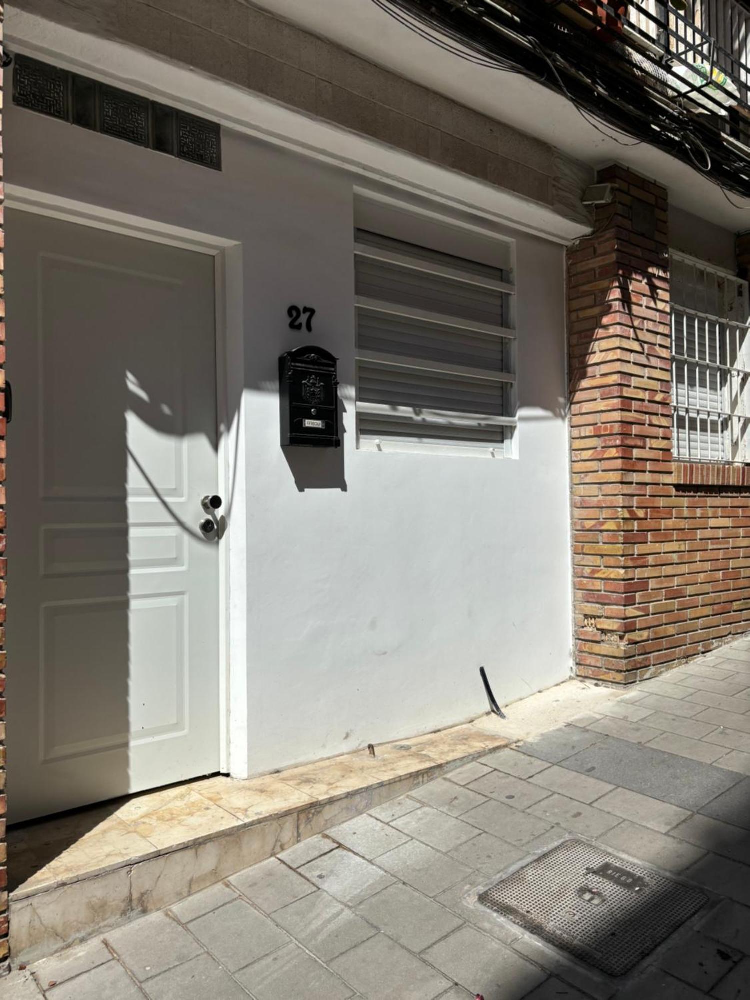 Apartamento Blanco Y Negro En El Centro Alicante Ngoại thất bức ảnh
